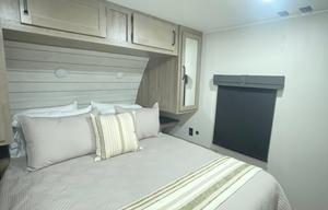 2024 Palomino Puma 32BH2B RV rental photo 6