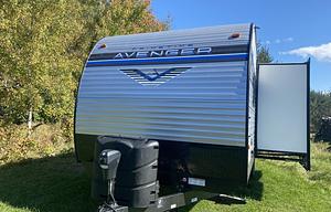 Family-Friendly 28' Avenger – Sleeps 8, Bunk Beds
