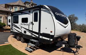 Spacious Clean 23' Outback Trailer w/slideout Bed