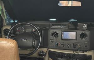 Spacious and Comfortable Class C Motorhome!