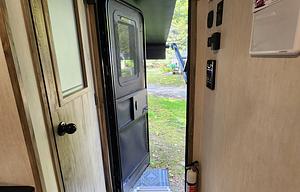 Adventurer - Spacious and Pet-Friendly Getaway