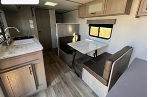 Sleeps 5 With an Electric Fireplace/coffee Maker