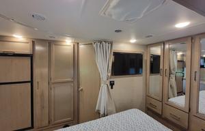 2022 Thor Motor Coach Quantum SE SE27 Ford