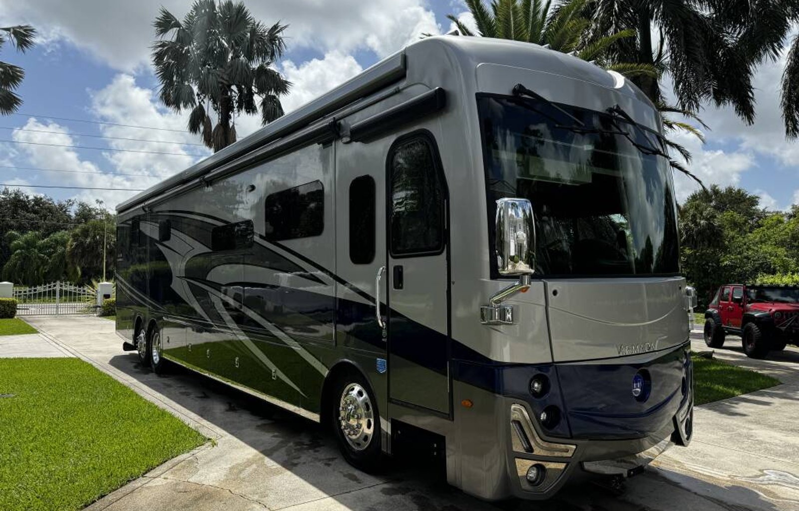 Presidential Luxury Coach