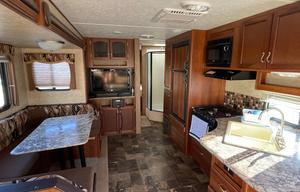 2015 Prime Time RV Avenger 27RLS