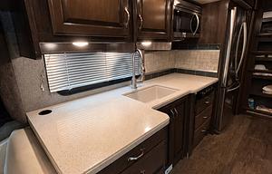 Easy-to-Drive Fleetwood Bounder Luxury Class A