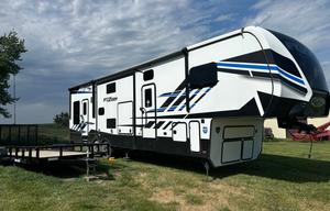 2023 Keystone RV Fuzion 379 RV rental photo 2