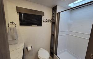 ☆Reclining sofa☆Large bathroom