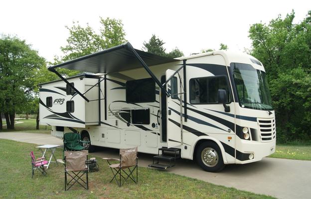 Harvey the RV - King bed & bunks, 2 A/Cs, Sleeps 6