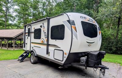 GeoPro | Modern, Cozy & Well-Equipped, Easy to Tow