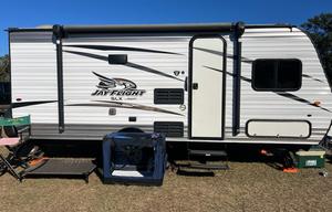 2018 Jay Flight - Queen bed 10” Serta Memory Foam