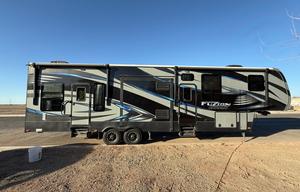 Steele’s Keystone Fuzion345 5thWheel Delivery only