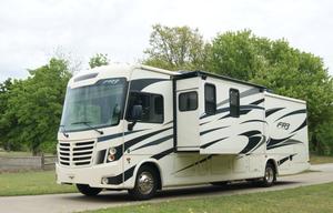 Harvey the RV - King bed & bunks, 2 A/Cs, Sleeps 6