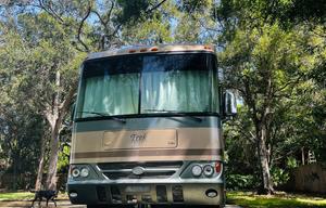 2005 Safari Trek RV rental photo 6
