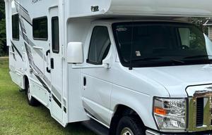 2025 Thor Motor Coach Four Winds 25V RV rental photo 5