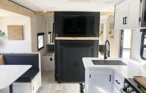 2021 Prime Time Tracer. Your Home Away from Home!