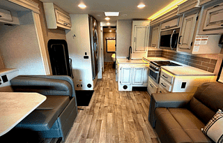 2021 Precept Precept 31UL RV rental photo 2