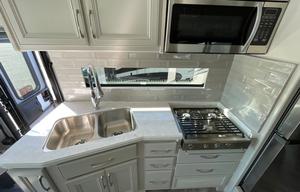 2022 Fleetwood RV Bounder 33C (Brand New)