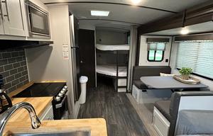 The Hitch Hiker, 32 ft. bunkhouse, 30 amp sleeps 8