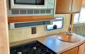 23" 2007 WINNEBAGO VIEW - DIESEL