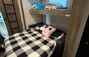 Comfortable Pet Friendly RV Loaded with Extras!!