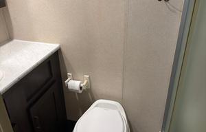 Plush & Roomy 26' RV FOR TWO! (Can Sleep 3)