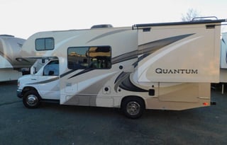 2017 Thor Motor Coach Quantum GR22