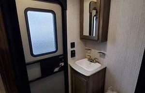 Great kids camper! 2 Baths & Washer! Sleeps 9+