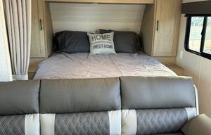 2024 Salem Sleeps 8 With Bunk Beds & Solar!