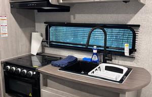 2025 Zinger Lite RV rental photo 8