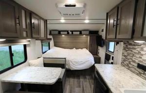 Cozy Family Bunkhouse Camper - Sleeps 5