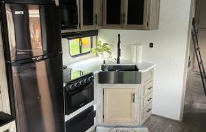 2021 Arctic Wolf fifth wheel
