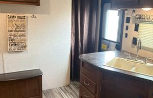 Spacious 28’ Camper – Perfect Family Getaway!