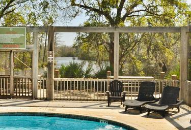 Live Oak Landing RV Park