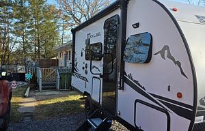 2023 Cherokee Wolf Pup Black Label 16BHSBL