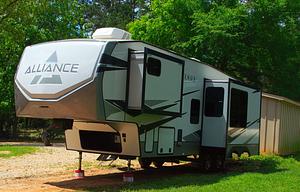 Event-Ready 5th Wheel | Sleeps 8+ | Spacious