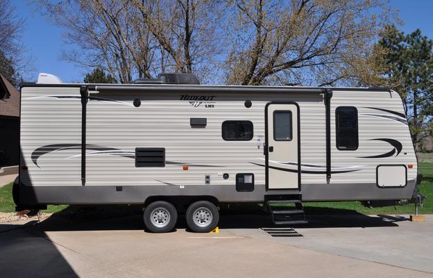 27 ft Keystone Hideout 272LHS Travel Trailer