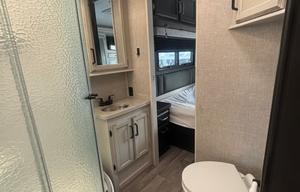 C14 2022 Entegra Coach Odyssey Luxury RV- Sleep10