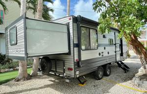 Amazing Family RV Like new  -Sleeps 8!