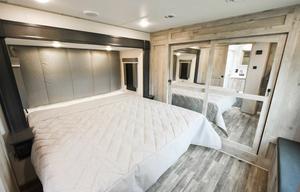 2022 Glamping Keystone Avalanche 5th wheel