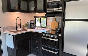 2020 Surveyor Luxury 267RBSS RV rental photo 7
