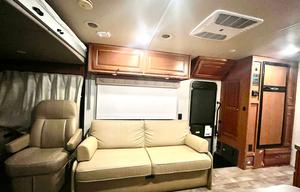 Get Out of Town 2018 Winnebago Sunstar 31BE