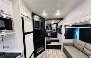Beautiful 5th wheel bunkhouse retreat w/delivery!