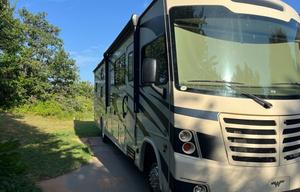 Harvey the RV - King bed & bunks, 2 A/Cs, Sleeps 6