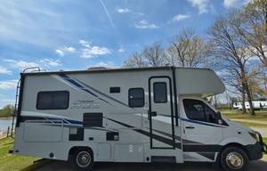 The Easy Escape | Sleeps 5 | BNA Pickup Available