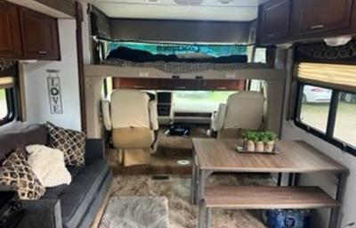 2015 Coachmen RV Pursuit 33 BH RV rental photo 3