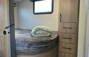 Voyager - Luxury 34ft trailer with 2 rooms & solar