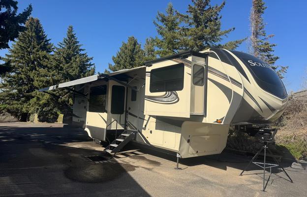 2021 Grand Design Solitude 382WB RV rental photo 1