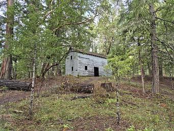 Devil's Flat Campground Guard Station
