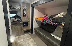 The Roaming Retreat - 2025 Palomino Puma 32BH2B